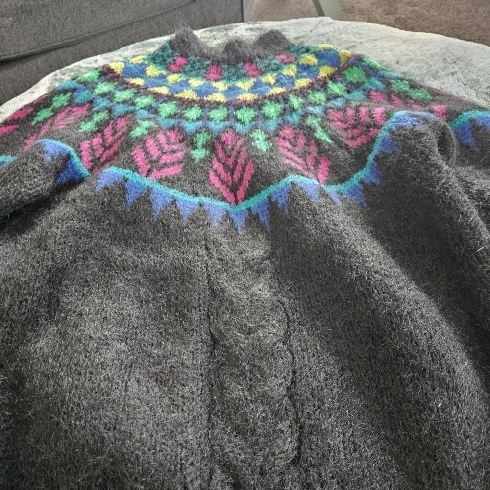FORENZA Authentic Sports sweater size medium.